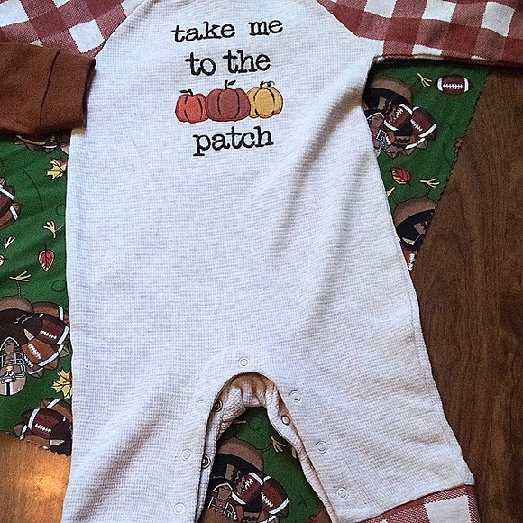 2 Autumn Baby Rompers 3-6 months Yes ! Listing is for the set of 2 Cute Onesies - Picture 3 of 7